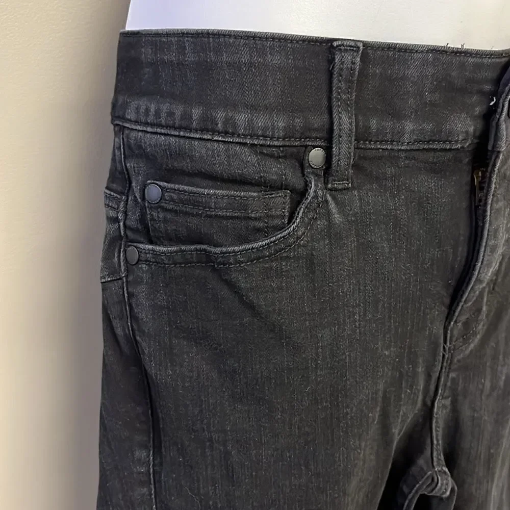 Torrid Black “Feel the Fit” Crop Bombshell Skinny Jeans- Size 10